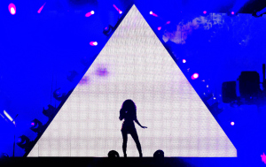 Beyonce Rocks It Out at Glastonbury Festival