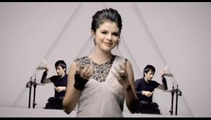 Selena-Gomez-Naturally-Screencaps-selena-gomez-19406061-1008-576
